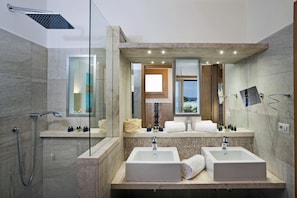 Shower, free toiletries, hair dryer, bathrobes - Resort Valle dell'Erica Thalasso & Spa (Santa Teresa di Gallura)