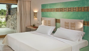 Superior Double or Twin Room, Sea View | Minibar, in-room safe, desk, blackout drapes - Resort Valle dell'Erica Thalasso & Spa (Santa Teresa di Gallura)
