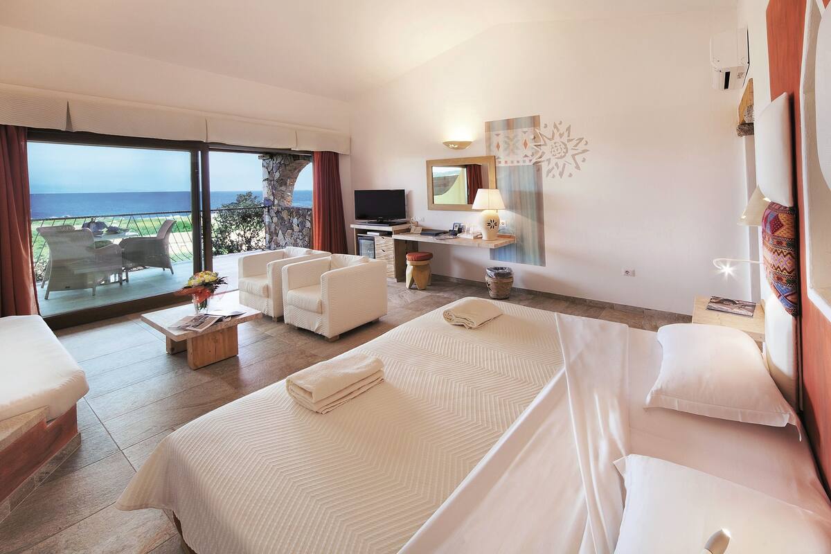 Suíte Júnior, Vista para o mar | Frigobar, cofres nos quartos, escrivaninha, cortinas blackout