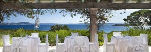 Outdoor dining - Resort Valle dell'Erica Thalasso & Spa (Santa Teresa di Gallura)