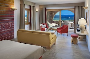 Exclusive Suite, Sea View | Living area | TV - Resort Valle dell'Erica Thalasso & Spa (Santa Teresa di Gallura)