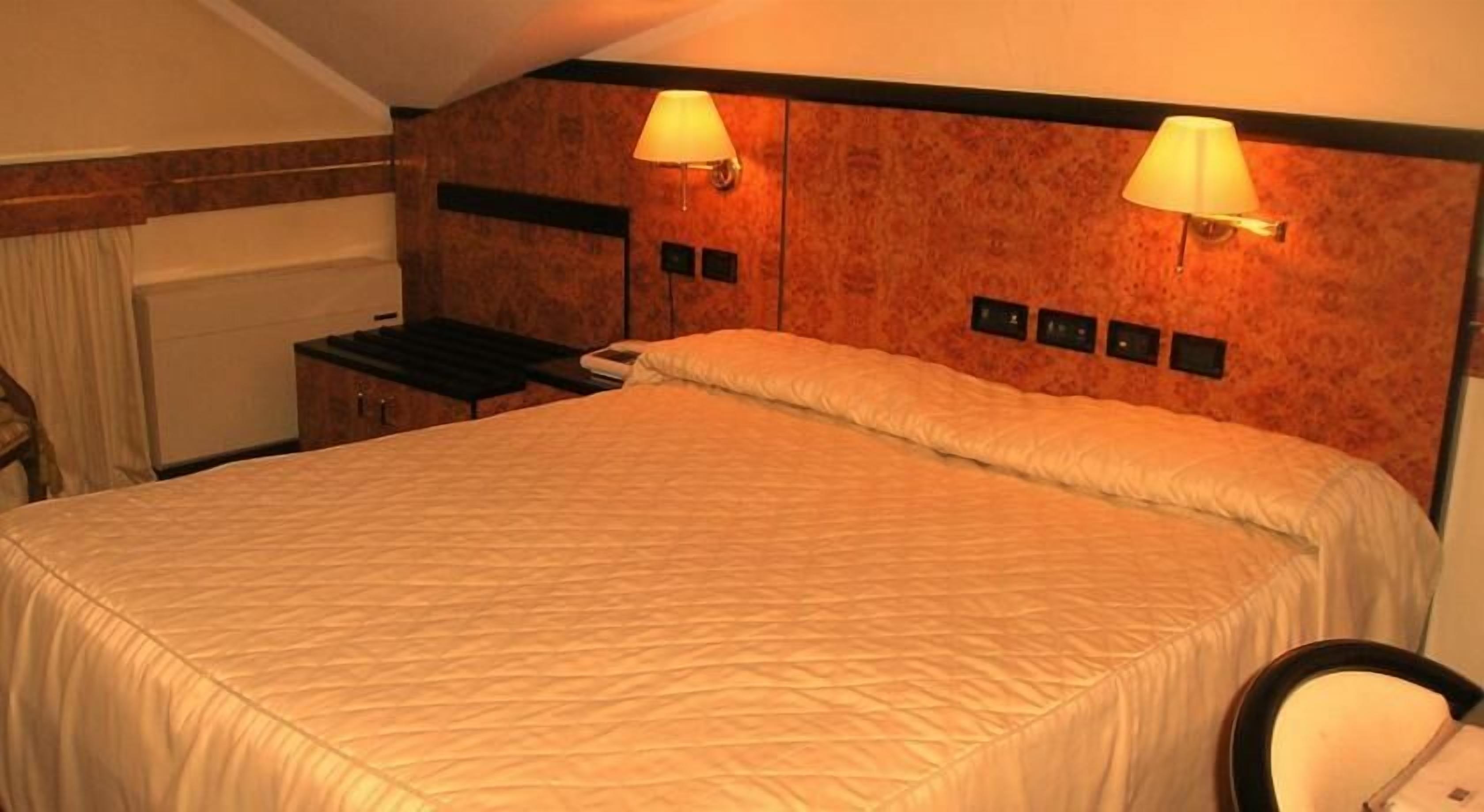 Minibar, Zimmersafe, Schreibtisch, schallisolierte Zimmer