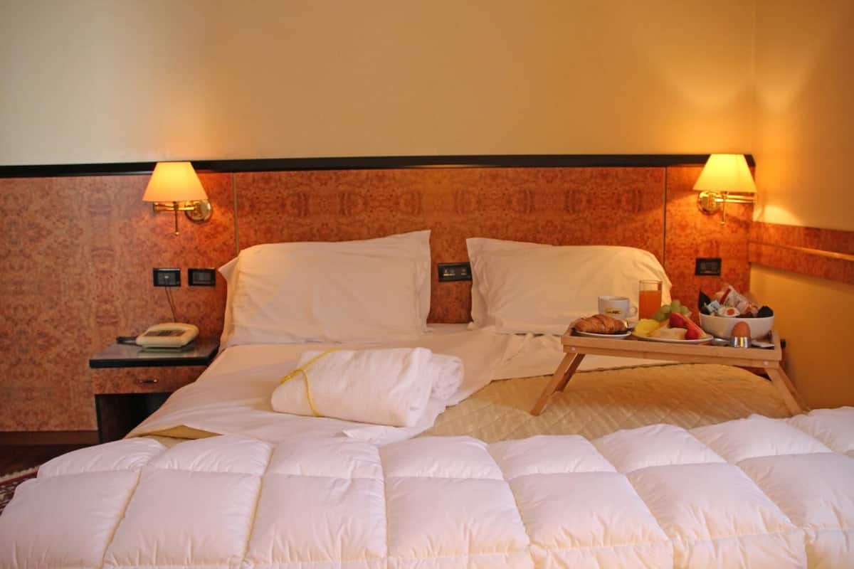 minibar, in-room safe, desk, soundproofing