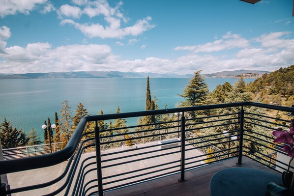 Basic dubbelrum | Skrivbord, mörkläggningsgardiner, gratis wi-fi och sängkläder