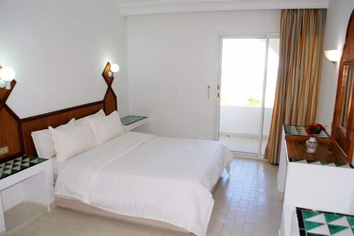 1 bedroom, in-room safe, free WiFi, bed sheets