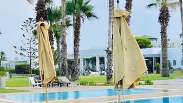 حمام سباحة