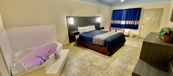 텍사스 인 앤드 스위트 맥앨런 - 라 플라자 몰 & 에어포트