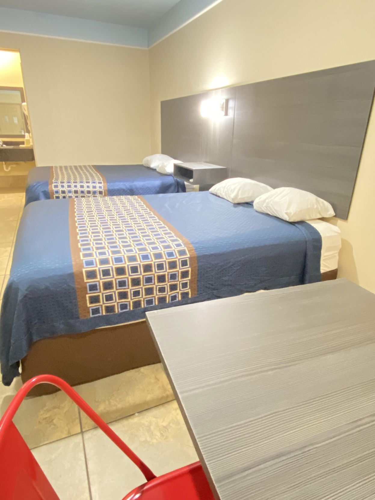 Caja de seguridad en la habitación y escritorio 