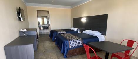 Een kluis op de kamer, een bureau, een laptopwerkplek