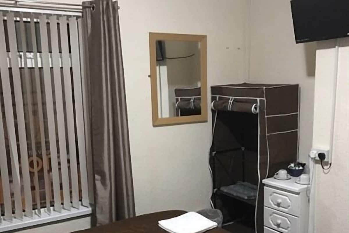 Chambre double, salle de bain attenante