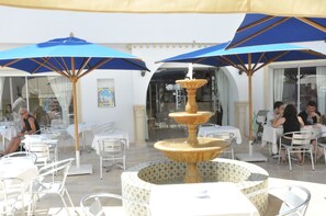 2 restaurants, breakfast, lunch, dinner served; local cuisine - Hotel Residence Romane (Hammamet)