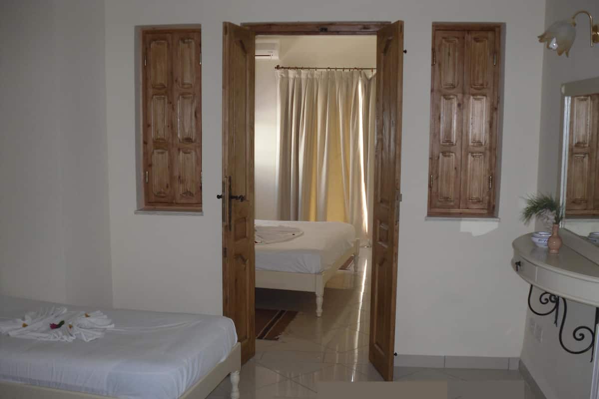 Triple Room | Soundproofing, free cribs/infant beds, free WiFi