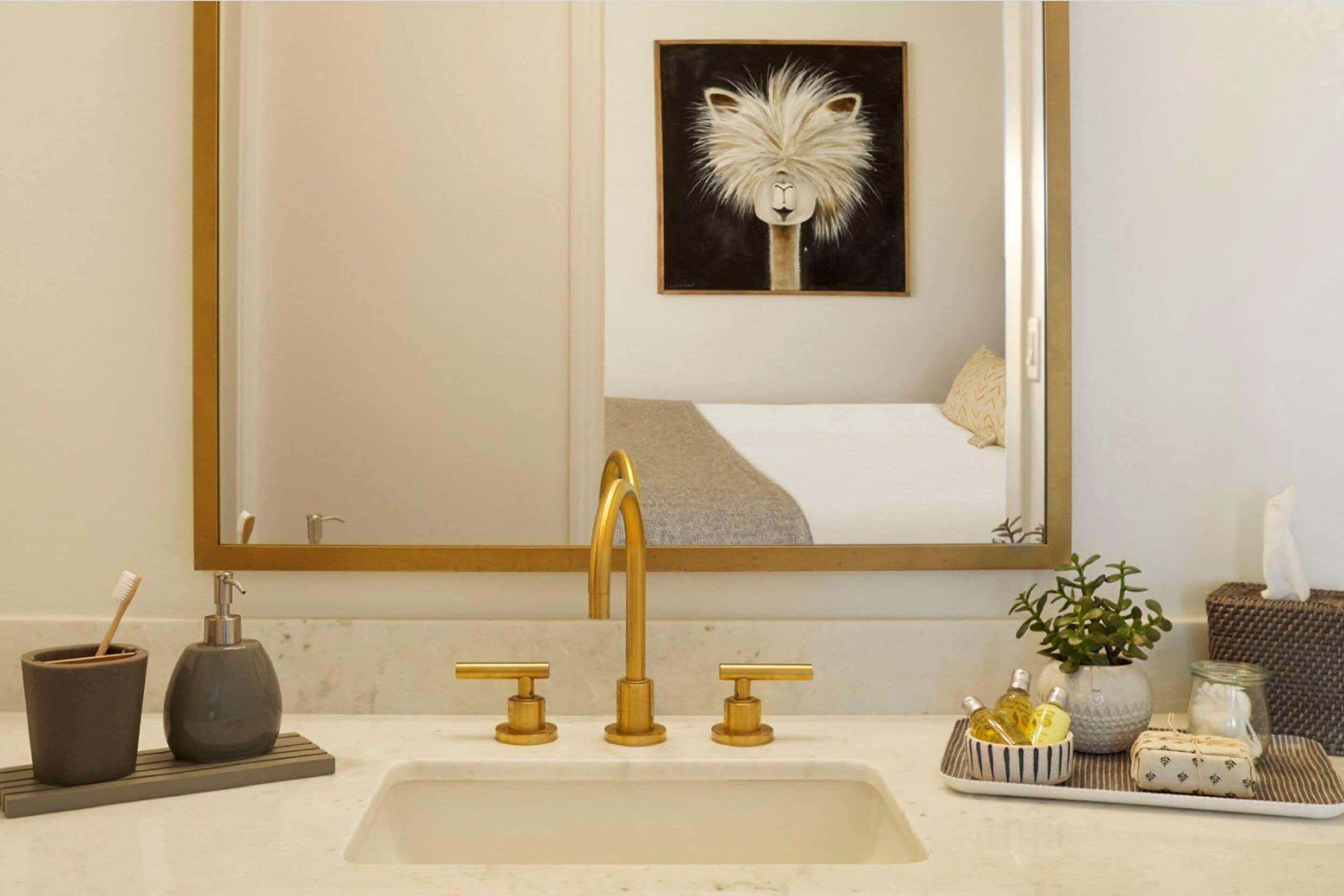 room, 1 queen bed (cozy lille queen) | bathroom | combined shower/bathtub, free toiletries, towels