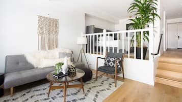 Estudio de lujo, 1 cama King size (Junior Suite) | Ropa de cama de alta calidad y espacio para trabajar con laptop