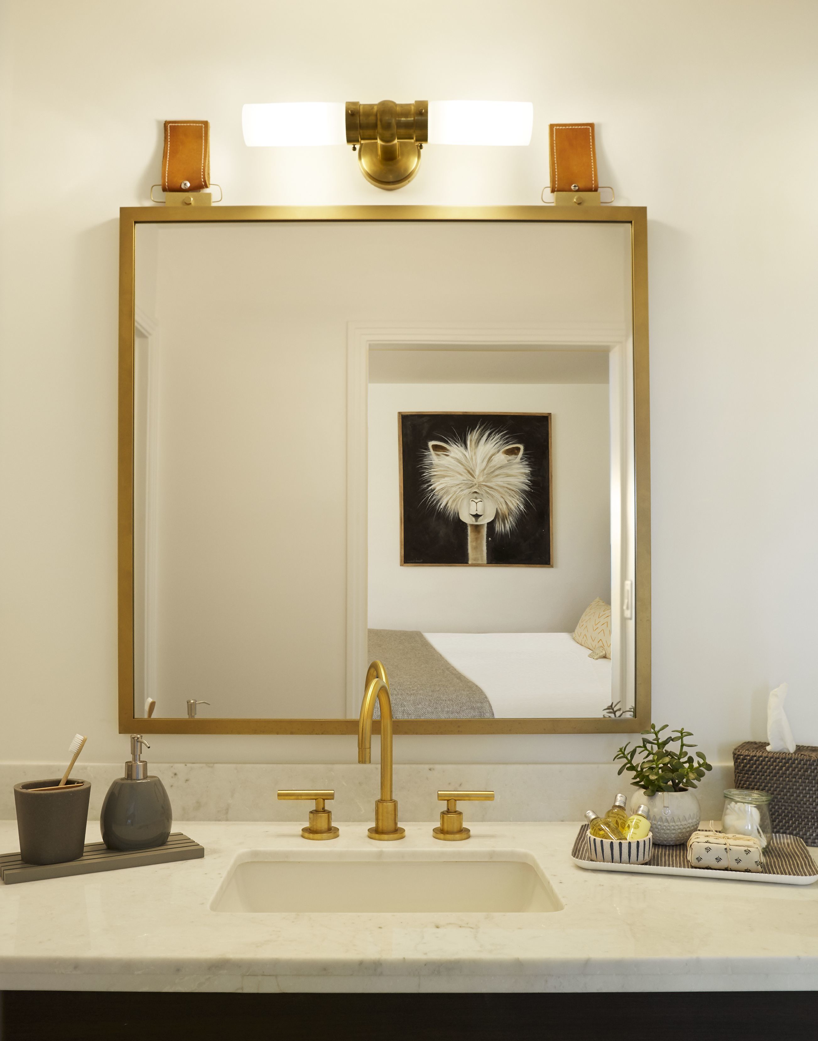 combined shower/bathtub, free toiletries, towels