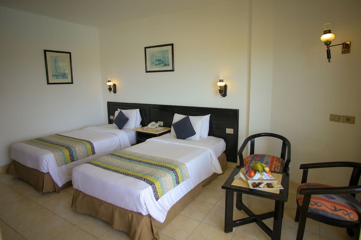 Minibar, in-room safe, iron/ironing board, bed sheets