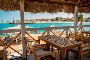 3 restaurantes; se sirve desayuno, almuerzo y cena