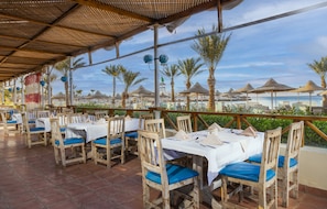 3 restaurants, breakfast, lunch, dinner served; international cuisine
