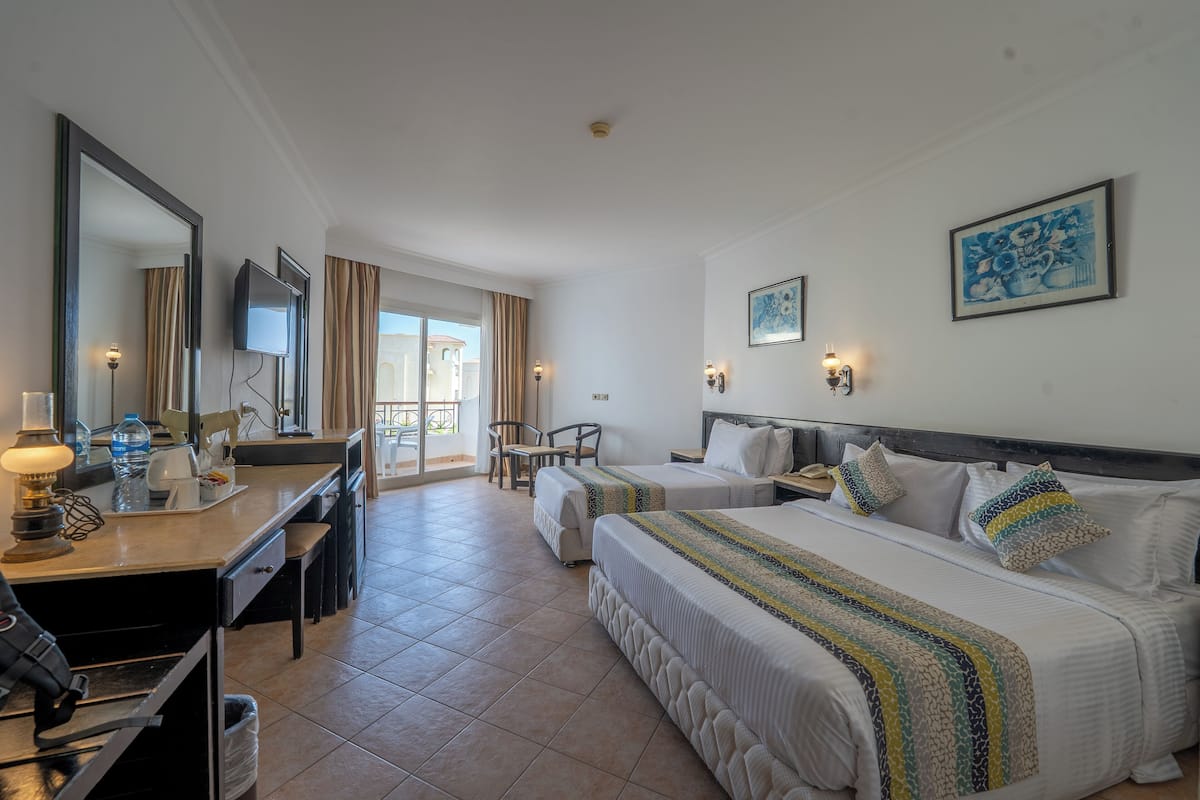 Family Room, Garden View (Deluxe, Queen or Twin)