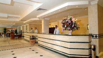Quầy tiếp tân
