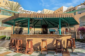 3 restaurantes, café da manhã, culinária internacional