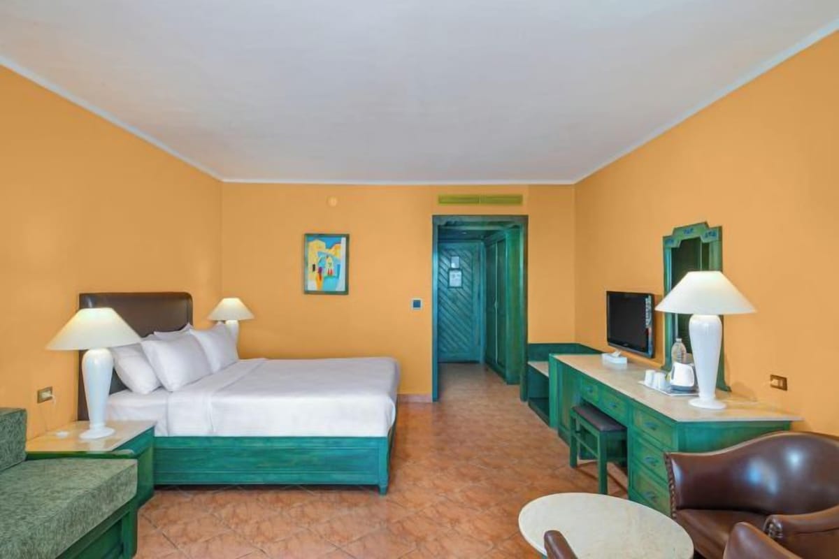 Minibar (free items), in-room safe, WiFi (surcharge), bed sheets