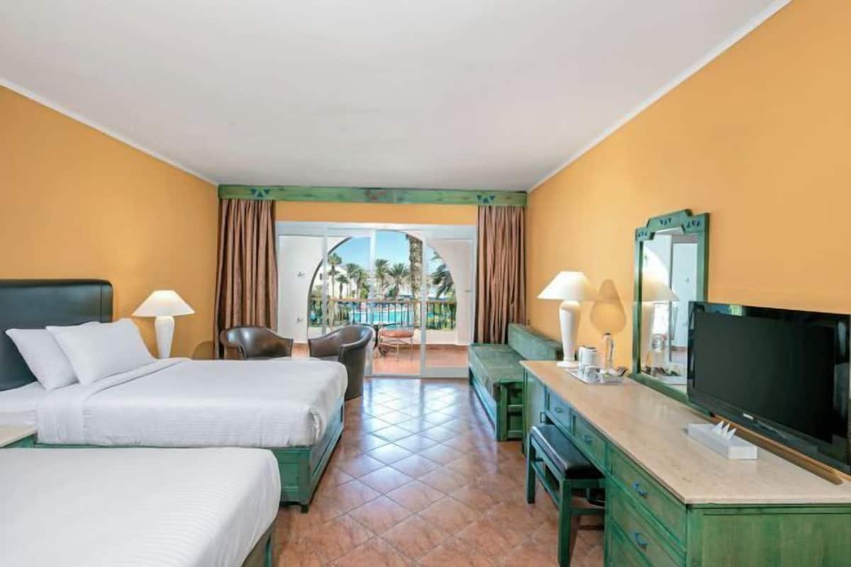Minibar (free items), in-room safe, WiFi (surcharge), bed sheets