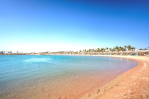 Private beach, sun loungers, beach umbrellas, beach towels - JAZ Royal Palmariva (Makadi Bay)