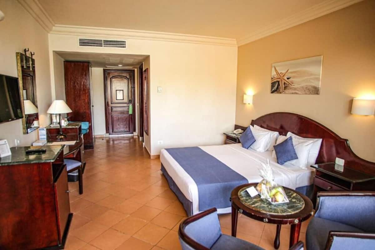 Minibar, coffres-forts dans les chambres