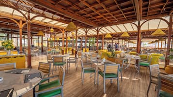 3 restaurants, breakfast, lunch, dinner served; international cuisine