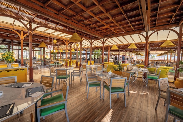 3 restaurants; breakfast, lunch, and dinner served - JAZ Royal Palmariva (Makadi Bay)