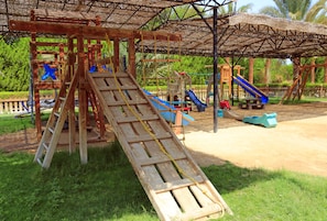 Área de juegos infantiles al aire libre