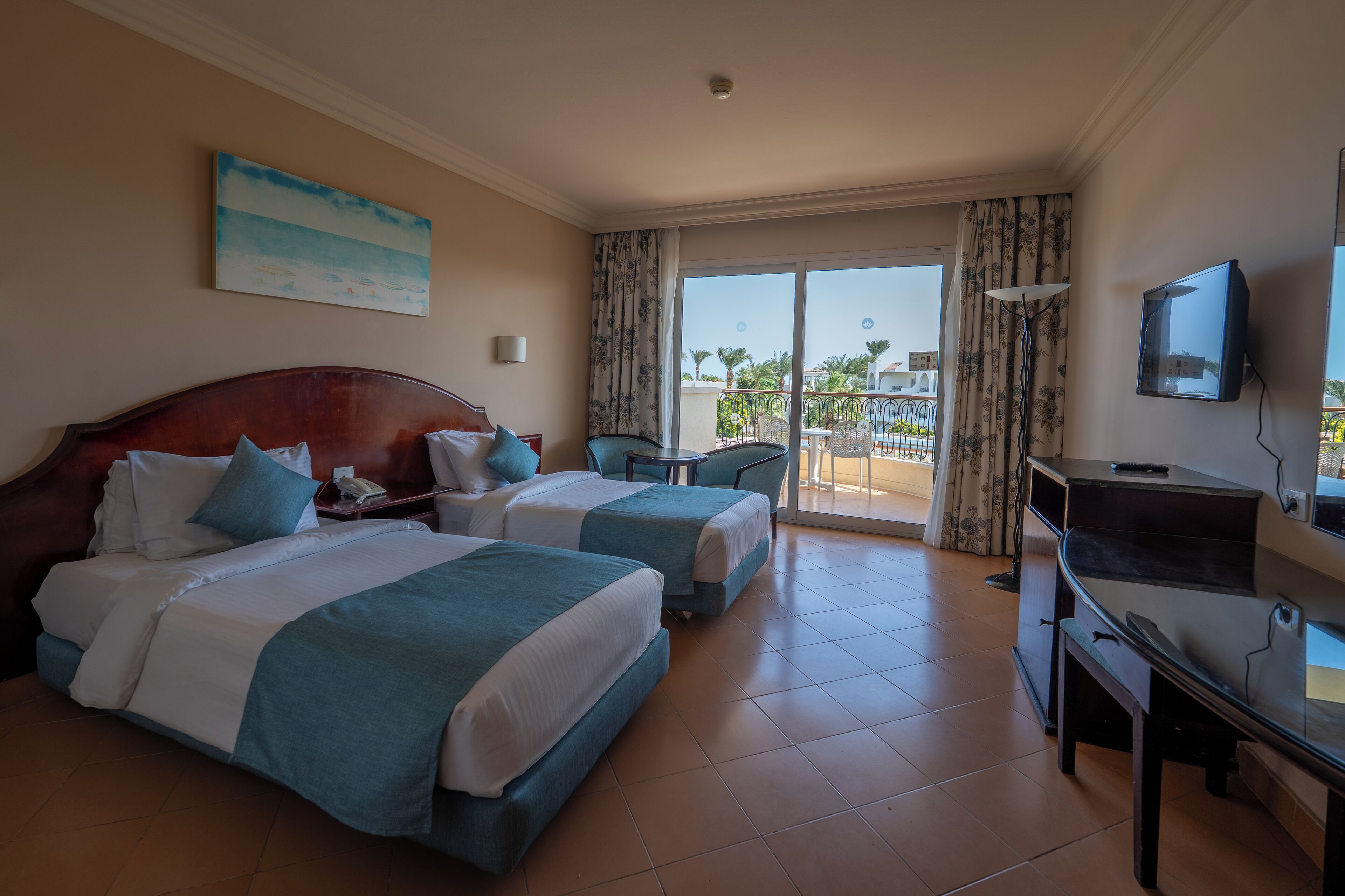 Minibar, in-room safe