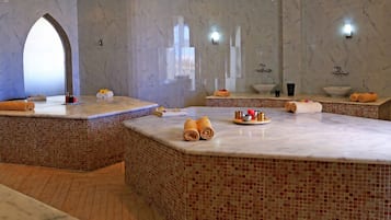 Sauna, Whirlpool, Dampfbad, Türkisches Bad/Hamam, Körperpeelings