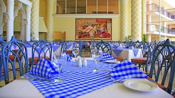 Sudah termasuk sarapan prasmanan setiap hari