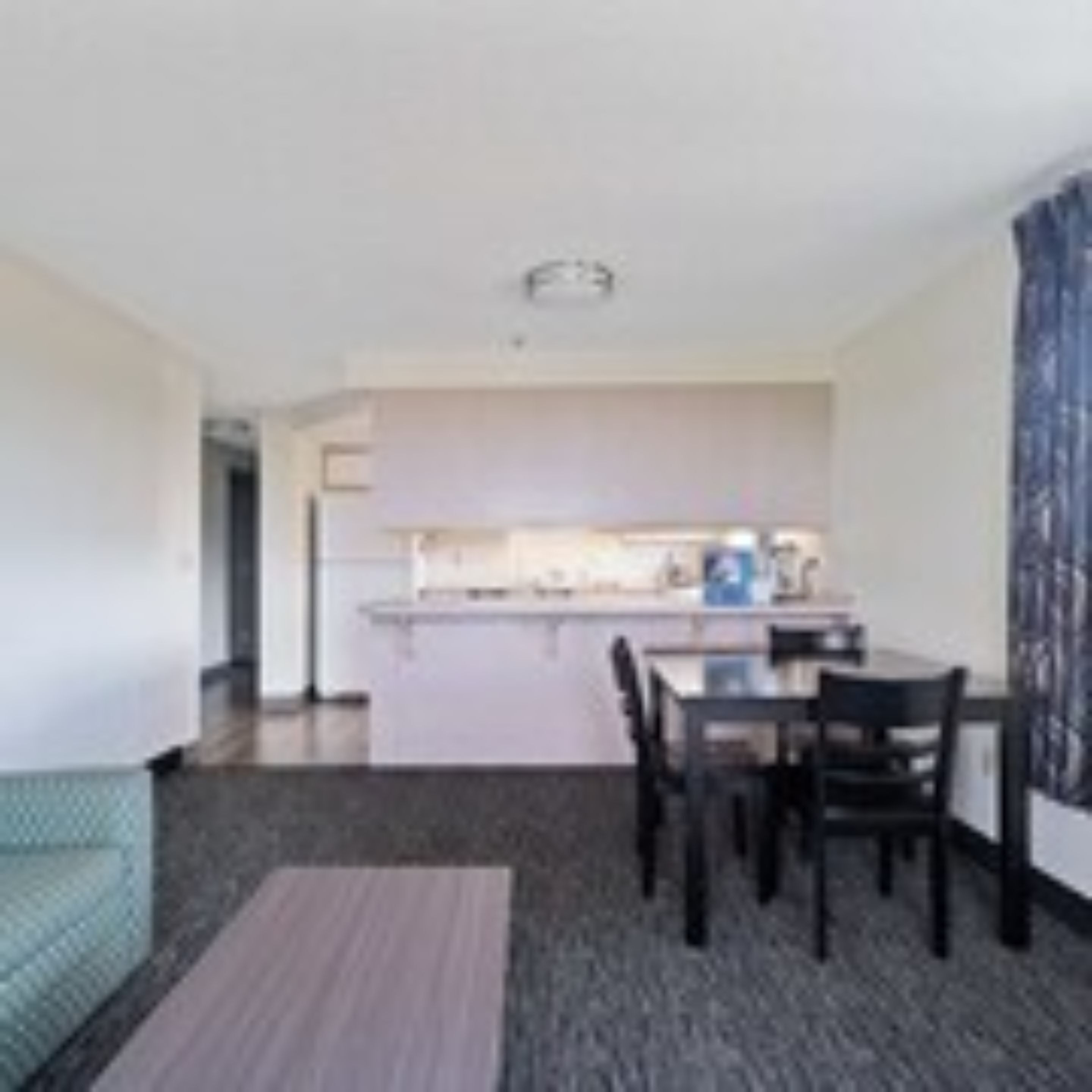 suite, 2 bedrooms, 2 bathrooms, ocean view | living area | flat-screen tv