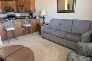 Suíte, 1 cama King, para não fumantes (One Bedroom) | Camas com colchões pillow-top, escrivaninha