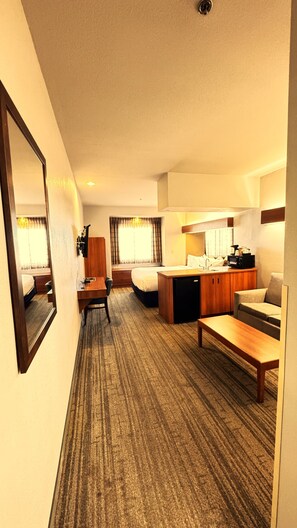 Studio Suite, 1 King Bed, Non Smoking