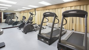 A fitness center with treadmills, elliptical machines, and stationary bikes. - Holiday Inn Express & Suites Minot by IHG (Minot)