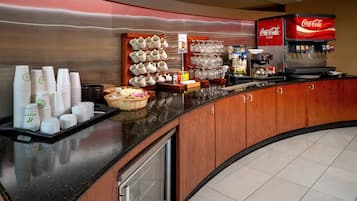 Se sirven desayunos, cenas y cocina americana