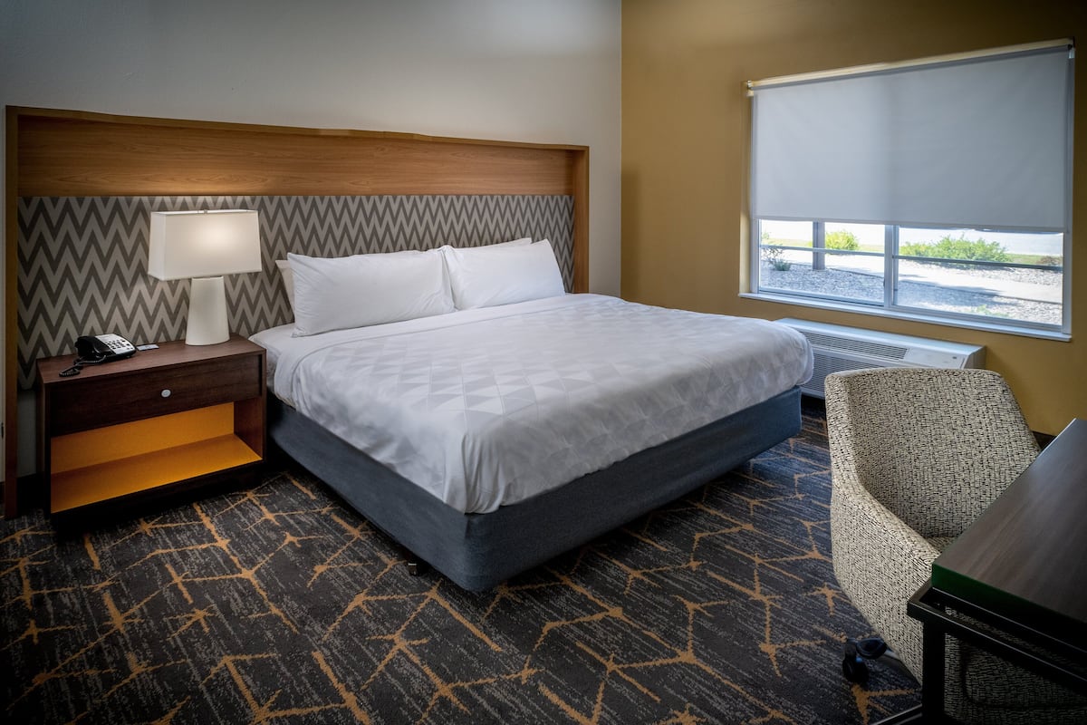 1 bedroom, in-room safe, desk, iron/ironing board