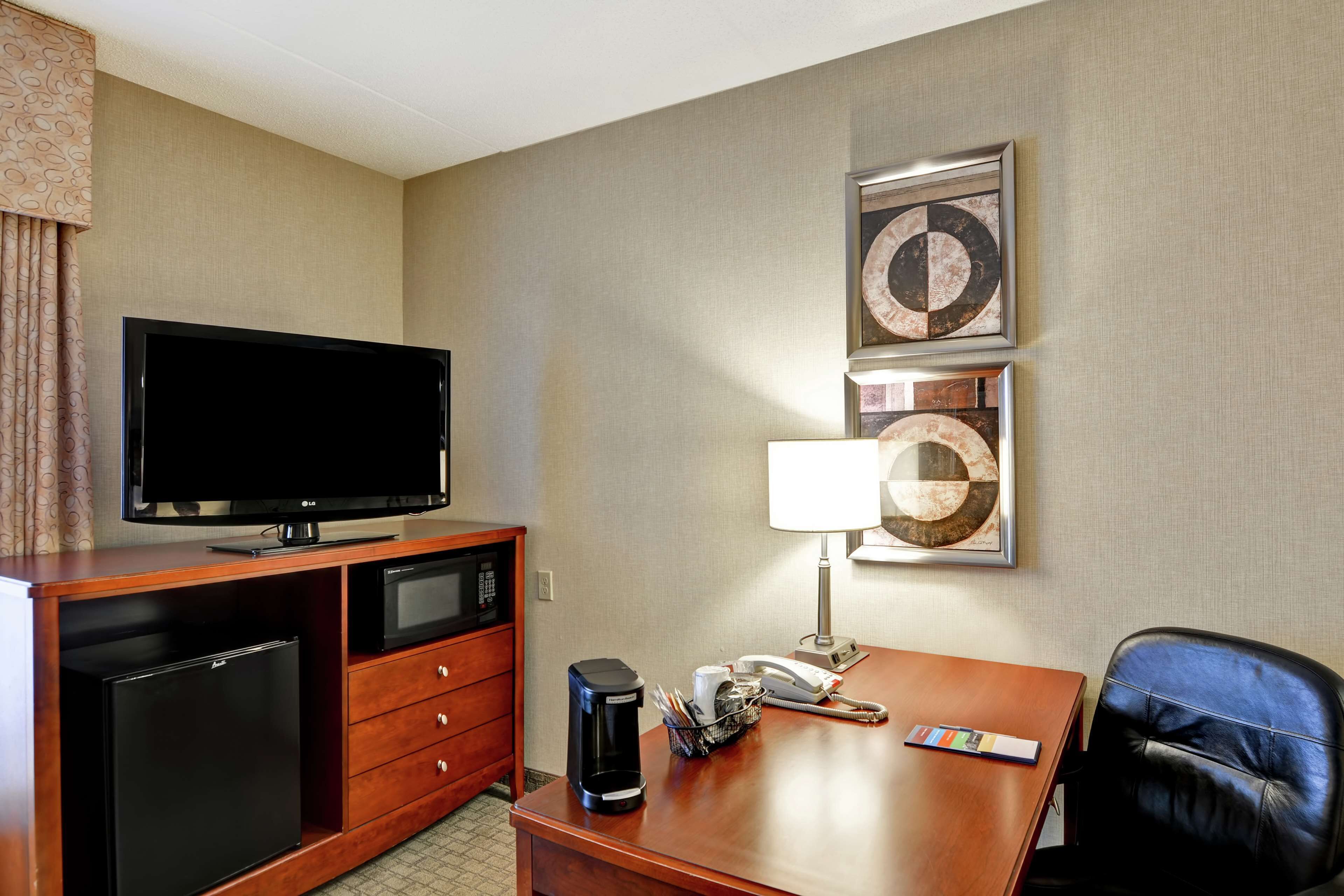 studio, 1 king bed, non smoking | iron/ironing board, free wifi, bed sheets, alarm clocks