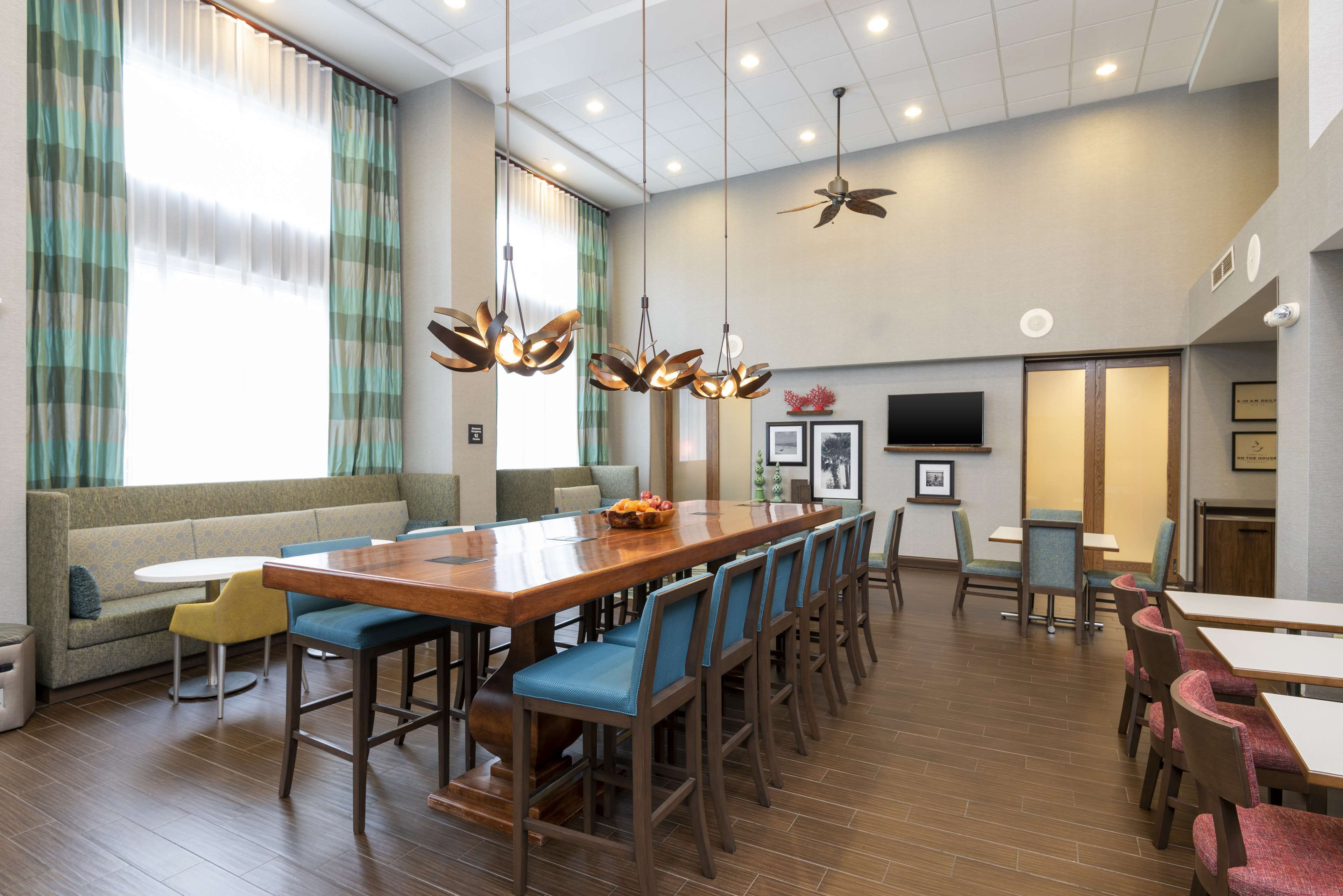 free daily continental breakfast