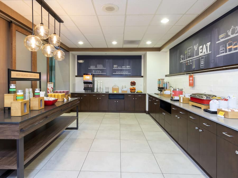 Free continental breakfast on weekdays