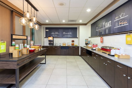 Free continental breakfast on weekdays. Hampton Inn & Suites Fort Myers - Colonial Blvd