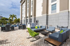 Terrace/patio - Hampton Inn & Suites Fort Myers - Colonial Blvd (Fort Myers)