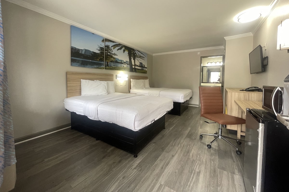 Iron/ironing board, free WiFi, bed sheets