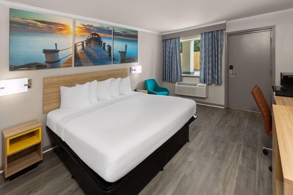 Iron/ironing board, free WiFi, bed sheets