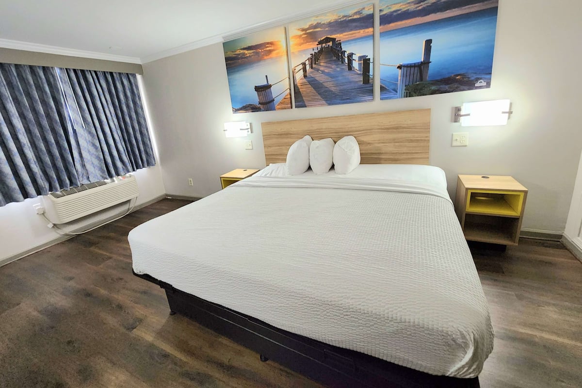 Iron/ironing board, free WiFi, bed sheets