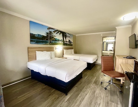 Tabla de planchar con plancha, wifi gratis y ropa de cama